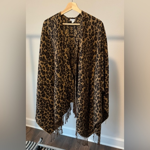 Croft & Barrow Leopard Print Shawl Cape with Fringe - Picture 1 of 6